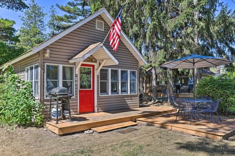 Suttons Bay Vacation Rental | 2BR | 1BA | 800 Sq Ft | 1 Step Required to Enter