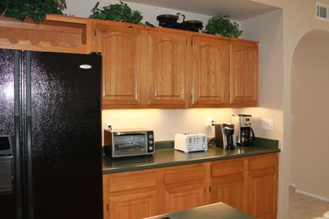 Kitchen: Coffee Maker, Keurig, Toaster.
Additional Fridge in Garage. Ice stocked