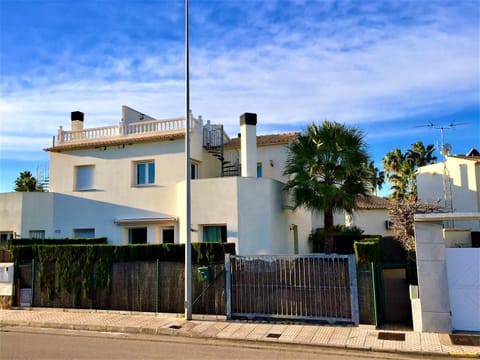 Front view of the Villa with 2 bedrooms and 2 bathrooms
