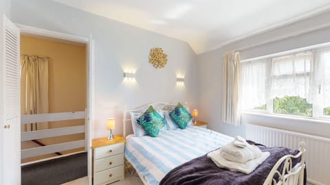 Main bedroom side aspect