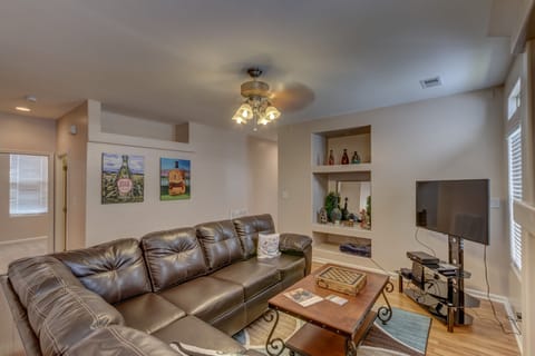 Curl up and enjoy the 50" TV with premium cable and built in Roku & Netflix.