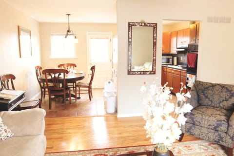 Living room/dining room 