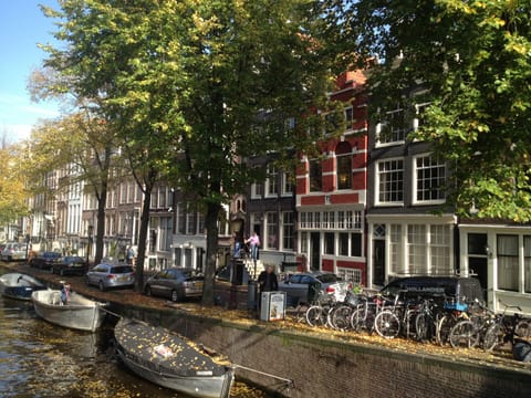 Original canal houses around Sonnenberg