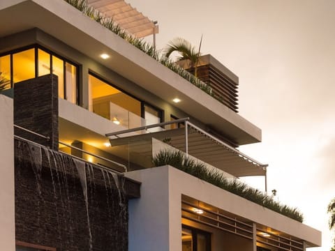 Stylish Duplex with magnificent Ocean View!!
