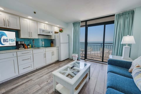 Amazing Living Room, Beautifully Decorated, Stunning Views🌊☀️

