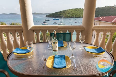 Balcony dining for up to 6