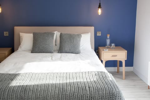 King size bed with ensuite.