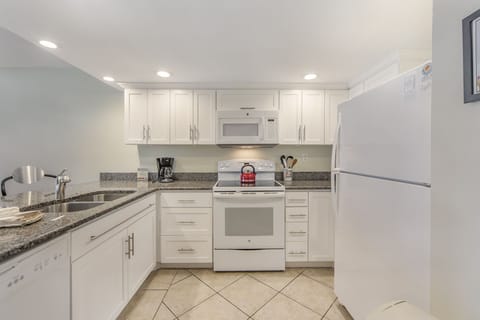 The Shores 403 Kitchen