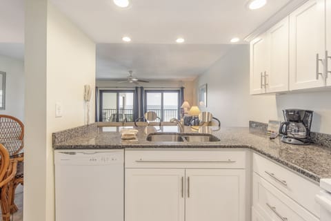 The Shores 403 Kitchen