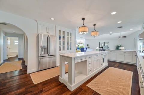 SW28503 - The large, custom kitchen with island and additional butler's pantry is fully equipped