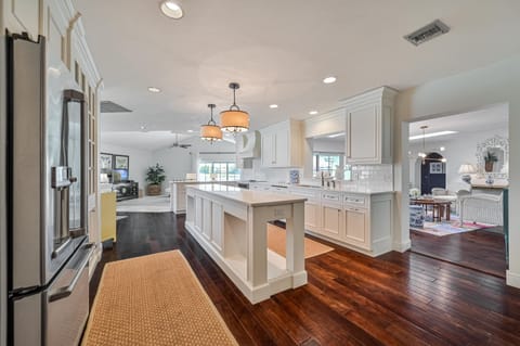 SW28503 - The large, custom kitchen with island and additional butler's pantry is fully equipped
