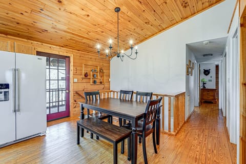 Dining Table | Dishware & Flatware Provided