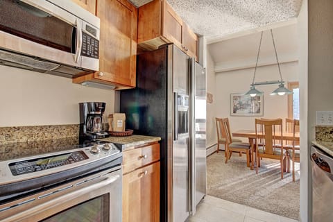Open concept kitchen and dining area.