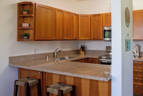 Kahala 312 Dining Area toward Kitchen - Complete and well-stocked, Kahala 312 kitchen has an eat-in counter with 2 bar stools.