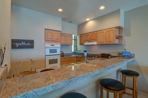 Kitchen / Bar - Kitchen / Bar