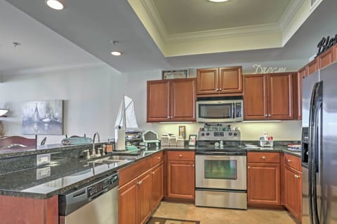 Kitchen | Fully Equipped w/ Cooking Basics