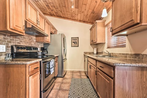 Kitchen | Fully Equipped w/ Cooking Basics