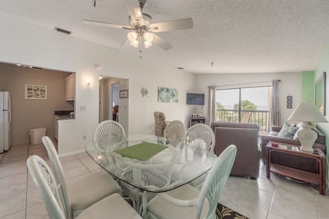 Surf Song 347 Dining Area