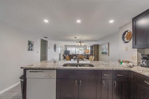 Beach Place 101 Kitchen