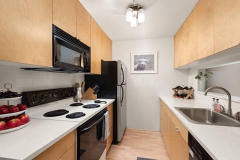 Make an easy meal in this fully equipped kitchen with new bright countertops.