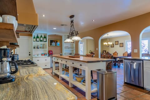 Fully Equipped Kitchen - Open Fully Stocked Kitchen with granite countertops and Island