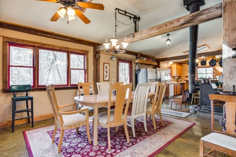 Dining Area | Dishware & Flatware Provided