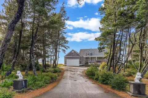 View of Beachwood Estate from the Driveway