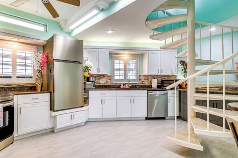 Kitchen | Ice Maker | Blender | Toaster