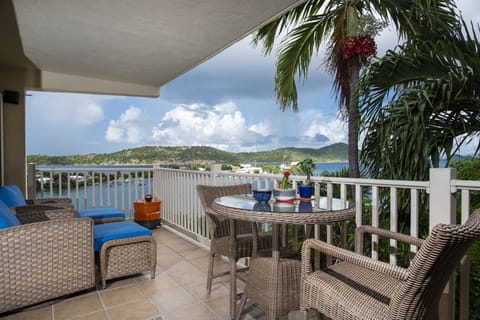 Outdoor dining for 2 with amazing views.