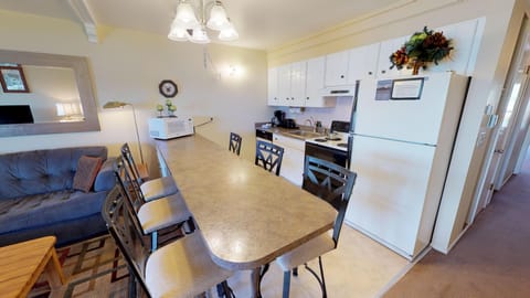 Fully Equipped Kitchen, Bar Seats 6 - Fully Equipped Kitchen, Bar Seats 6