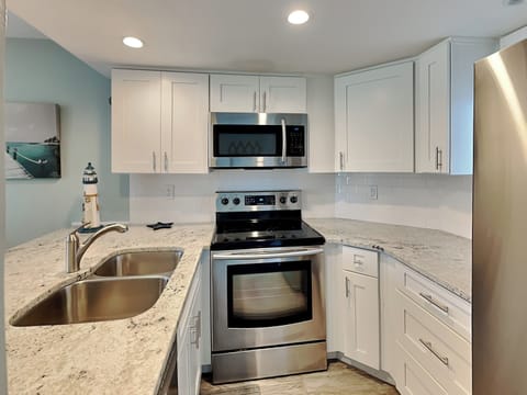 Fully Equipped Kitchen - Stainless Steel Appliances