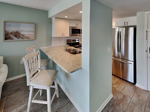 Kitchen - Breakfast Bar Seating for 2