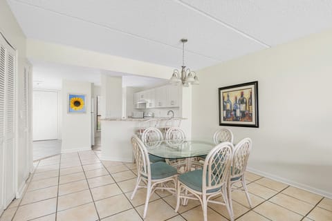 Dining Area - Seating for Six