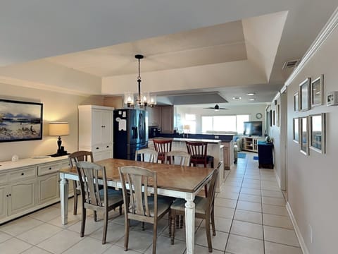 Dining Area - Kitchen
