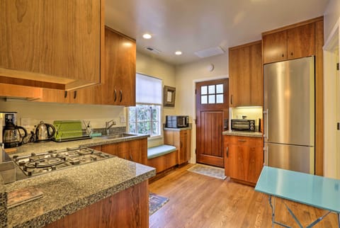 Kitchen | Cooking Basics | Dishware/Flatware