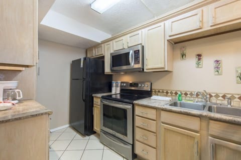 You'll have everything you need in the kitchen right at your fingertips. South Padre Island Gulfview II kitchen are fully equipped, and for everything else, stock up at Blue Marlin grocery store!