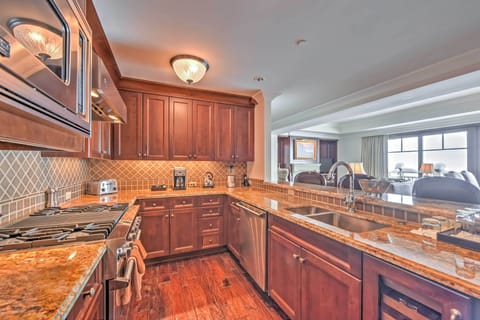 Kitchen | Dishware/Flatware