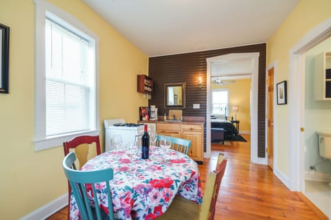 Kitchen & Dining Space