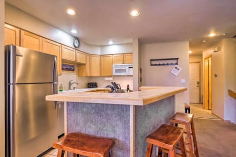 Kitchen | Cooking Basics | Breakfast Bar