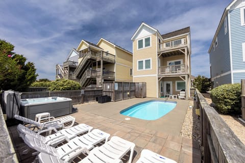 Rear Exterior of Pier Pressure at Sand Castle Village