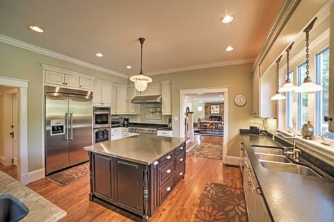 Kitchen | Drip Coffee Maker & Grinder | Toaster | Double Oven