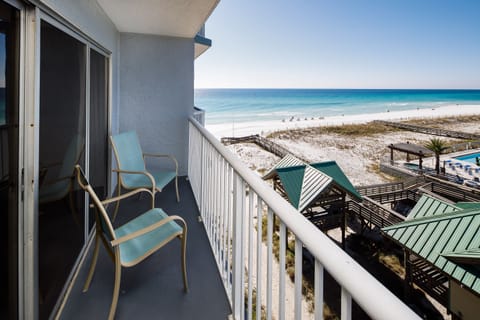 Balcony view - Enjoy the view of those Emerald waters!