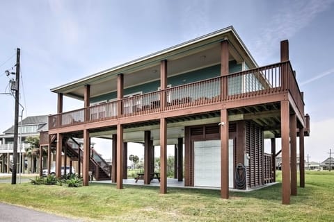 Port Bolivar Vacation Rental | 3BR | 2BA | 1,276 Sq Ft | Stairs Required