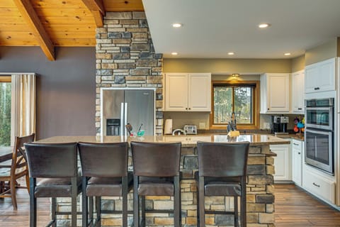 Kitchen | Blender | Main Floor