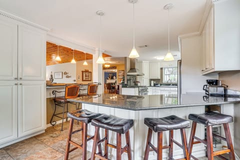 Fully Equipped Kitchen | Dishware/Flatware