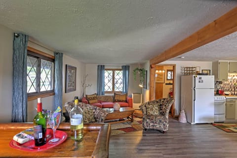 Living Room | Free WiFi | 1st Floor