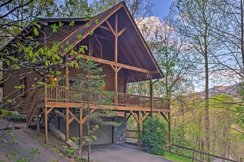 Maggie Valley Vacation Rental | 3BR | 3BA | 1,800 Sq Ft | Steps Required