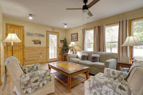 Sevierville Vacation Rental | 2BR | 1BA | 900 Sq Ft | 3 Steps to Access