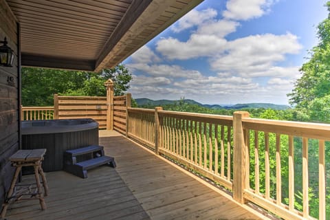 Sevierville Vacation Rental | 1BR | 1BA | 950 Sq Ft | Step-Free Access