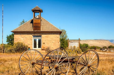 Greybull Vacation Rental | 2BR | 2BA | 1,000 Sq Ft | Stairs Required